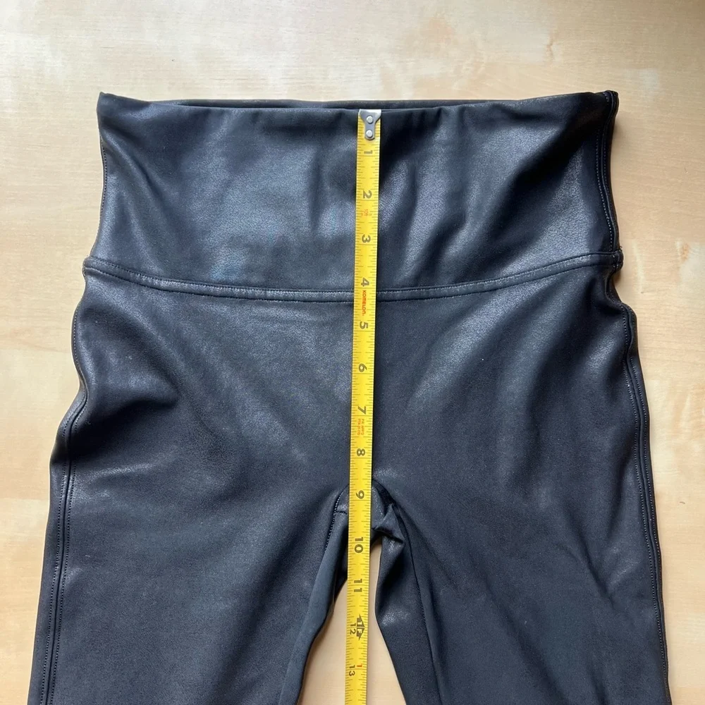 SPANX Faux Leather Black Leggings Moto Vegan Shiny size medium petite - Picture 6 of 8